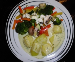 Liebevolles Gemüseallerlei in Kräutersoße mit Kartoffeln