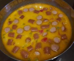 Würstchengulasch mit Paprika, Mais und Erbsen (ohne Tomaten)