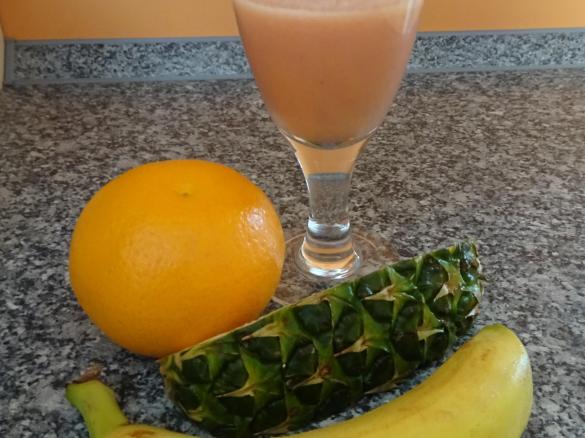 Erfrischender Fruchtcocktail Smoothie