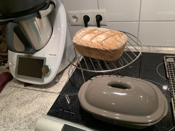 Dinkel-Vollkornbrot mit Sauerteig