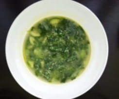 Stracciatella verde Zuppa con spinaci e zucchine