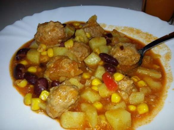 Variation von Westerntopf mit Hackbällchen