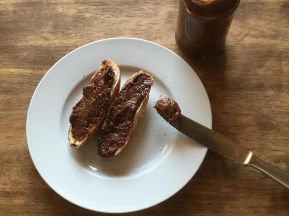 Veganer Schoko-Haselnuss-Aufstrich