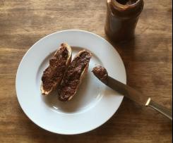Veganer Schoko-Haselnuss-Aufstrich