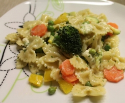 Bunte Knoblauch-Gemüse-Pasta