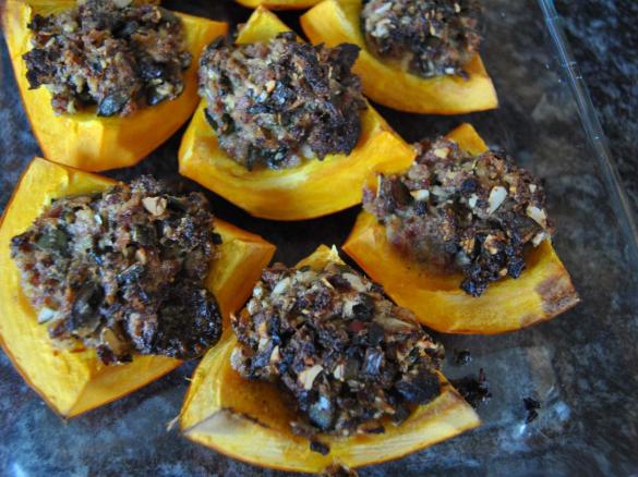 Gebackener Kürbis mit Aprikosen - Speck-Kruste