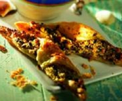 Blätterteig gefüllt mit Oliven-Schafskäse-Creme