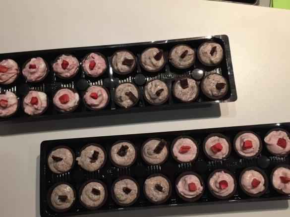 Zweierlei schnelle Mousse mit Erdbeere und Minzschokolade