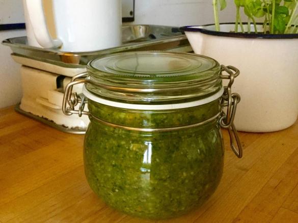 Macadamia-Pesto