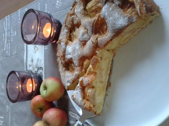 Apfelkuchen, RUCK-ZUCK, mit versunkenen Äpfeln und Zuckerkruste