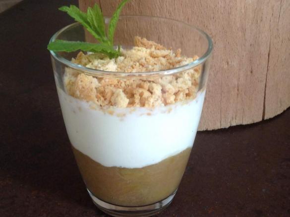 Rhabarber-Quark-Dessert mit Amarettini