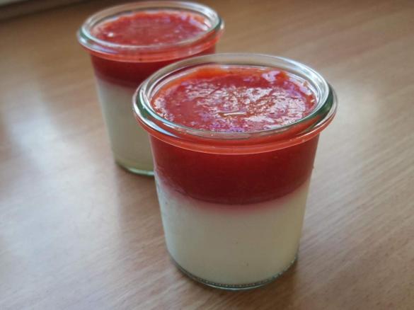  Buttermilch-Holunderblüten- Panna Cotta