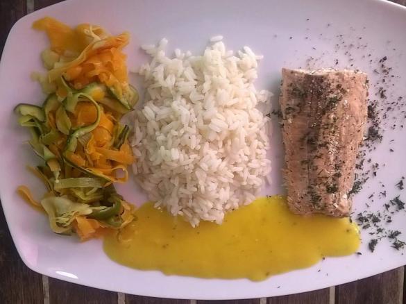 Lachs mit Mangosauce, Reis und Gemüse(all-in-one)
