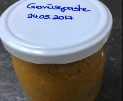 Gemüsepaste mit Gartenkräutern
