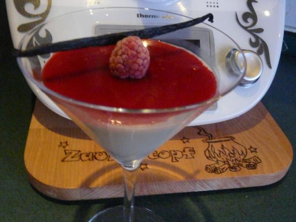 Vanille-Pannacotta mit Himbeergelee          aus dem mein Thermo Zeitschrift