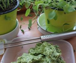 Sommerliche Kräuterbutter