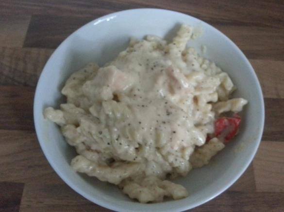 Nudeln mit Lachs in Käsesoße All in One