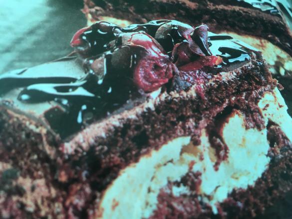 Kirschkuchen mit Baiser-Füllung