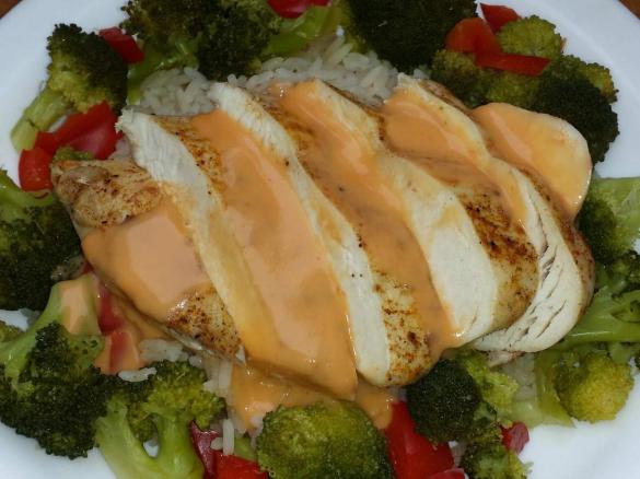 Hähnchenbrust mit Brokkoli, Paprika und Reis - all in one