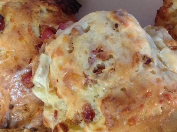 Speck-Zwiebel-Brötchen