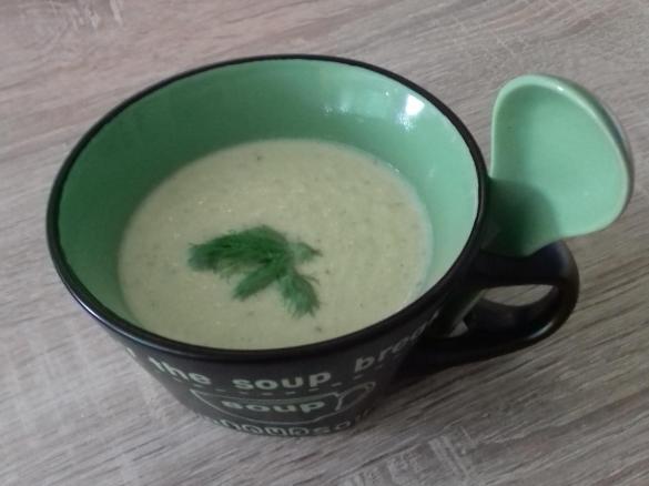 Blumenkohl-Fenchel-Suppe mit Parmesan (ketogen)