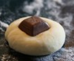 Hefe Schoko-Klößchen mit Kirschsoße