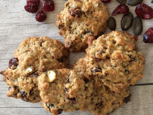 Low Fat Studentenfutter Cookies