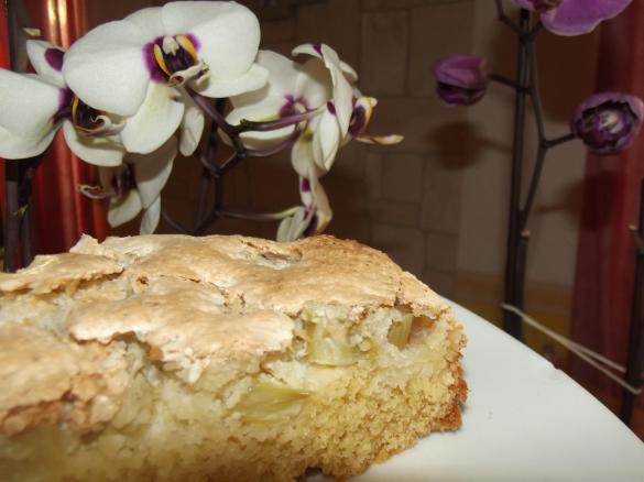 Rhabarber-Kuchen mit Nuss-Baiser