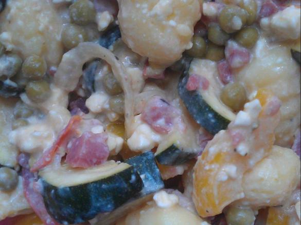 Gnocci mit Gemüse, Feta und leichter Frischkäsesauce