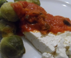 Rosenkohl mit Tomatensauce und Feta