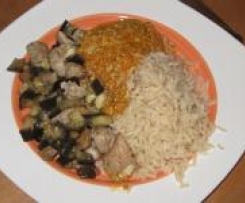 Geschnetzelte Hähnchenbrust mit Gemüse und Curryreis