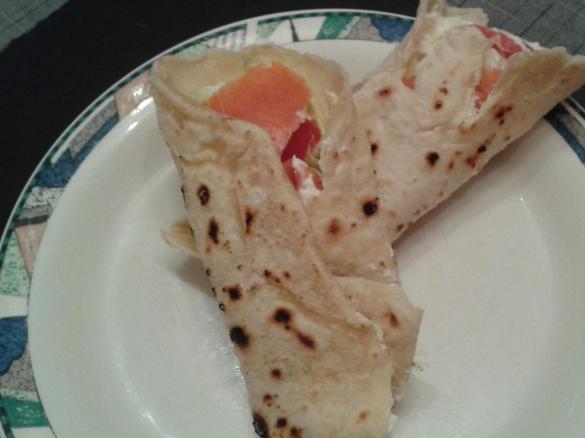 Tortillas/Wraps mit Räucherlachs und Salat