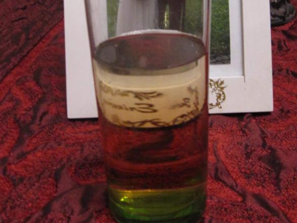 Milder Apfelsaft v. sauren/ fruchtigen Äpfeln aus dem Garten