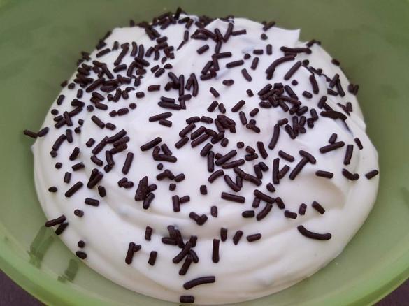 Bananen-Mascarpone-Creme mit Schokostreuseln