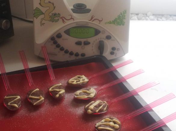 Trinkschokolade am Löffel