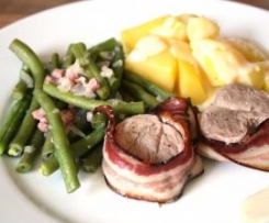 Schweinefilet im Speckmantel mit Bohnen und Kartoffeln