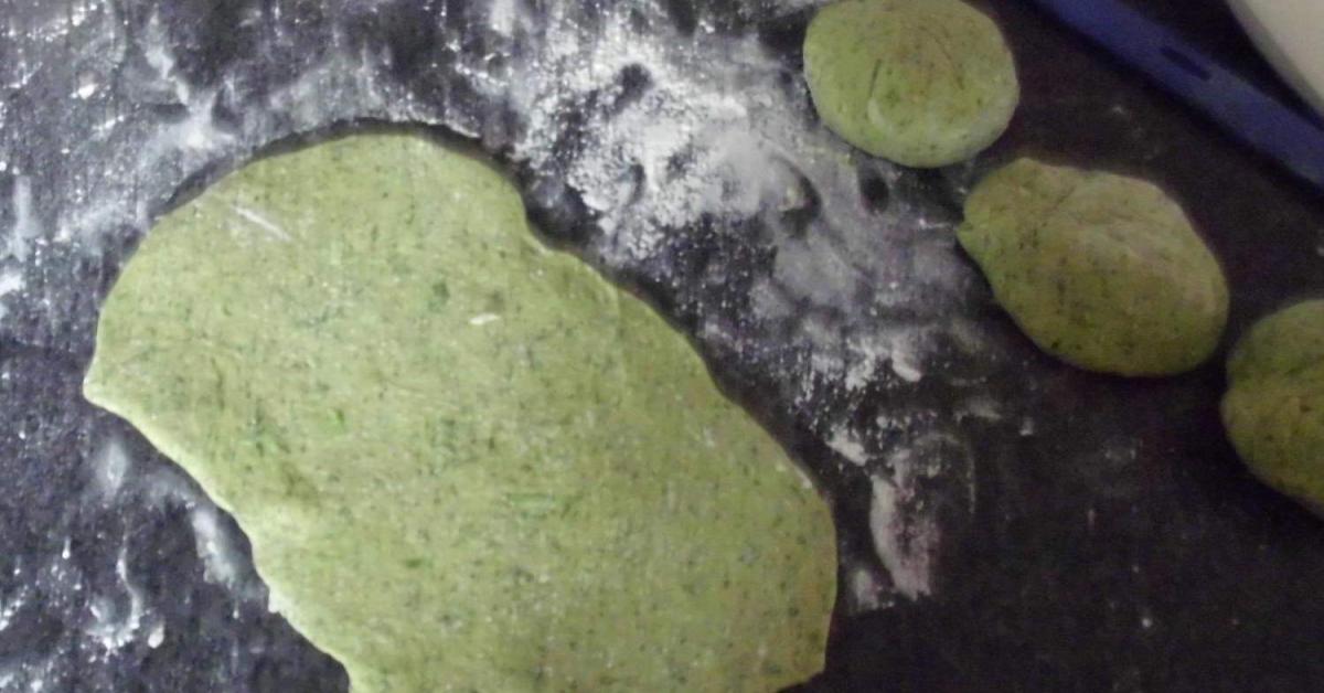 Spinat-Hörnchen mit Feta und Schinkenwürfeln von Rosemaria. Ein ... Spinat-Hörnchen mit Feta und Schinkenwürfeln von Rosemaria. Ein ...