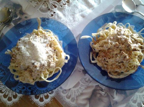 Bandnudeln mit Pfifferling-Rahmsosse mit chili und Parmesan
