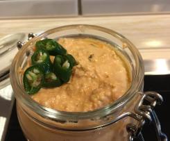 Feuriger Chili Dip mit Feta und Joghurt