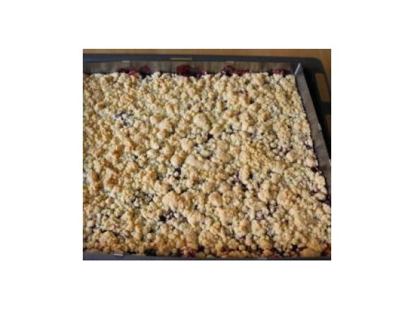 Variation von Kirsch-Streuselkuchen, wie vom Bäcker