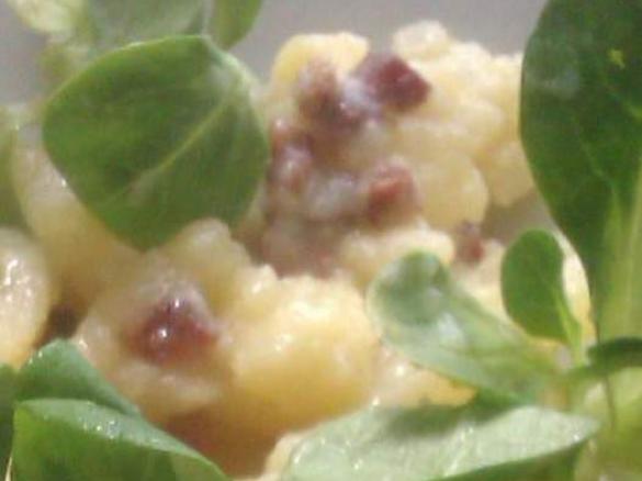 Kartoffelsalat mit Speck und Feldsalat