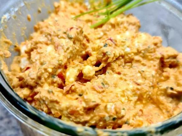 Paprika Chili Schafskäsecreme