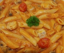 All-In-One Hähnchenbrust und Nudeln in einer Schinken-Champignon-Weißwein-Tomatenrahmsauce