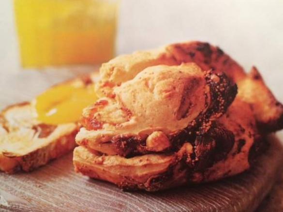 Frühstücksbrot mit Feigen und Nüsse