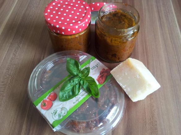 Tomaten - Basilikum Pesto