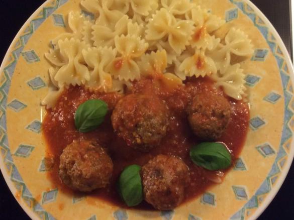 Leichte Hackbällchen in Tomatensauce