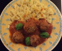 Leichte Hackbällchen in Tomatensauce