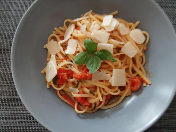 Linguine mit Pomodoro a`la Mama