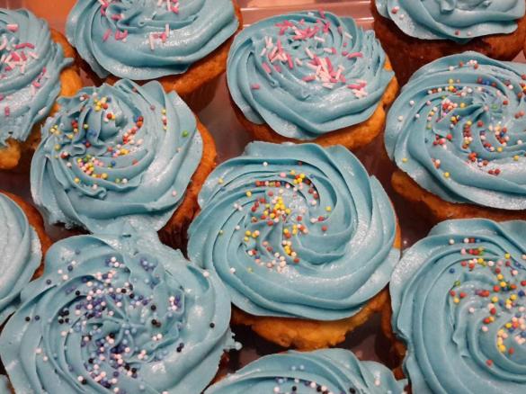 Cupcakes mit weißer oder brauner Schokolade (Muffins )