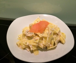 Bandnudeln in leichter Lachs-Frischkäse-Soße